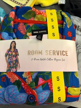 Room Service Women's 2-Piece Notch Collar Pajama Set - Blue Floral